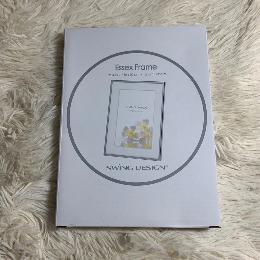 Swing Design Essex Frame - white and silver 4x6